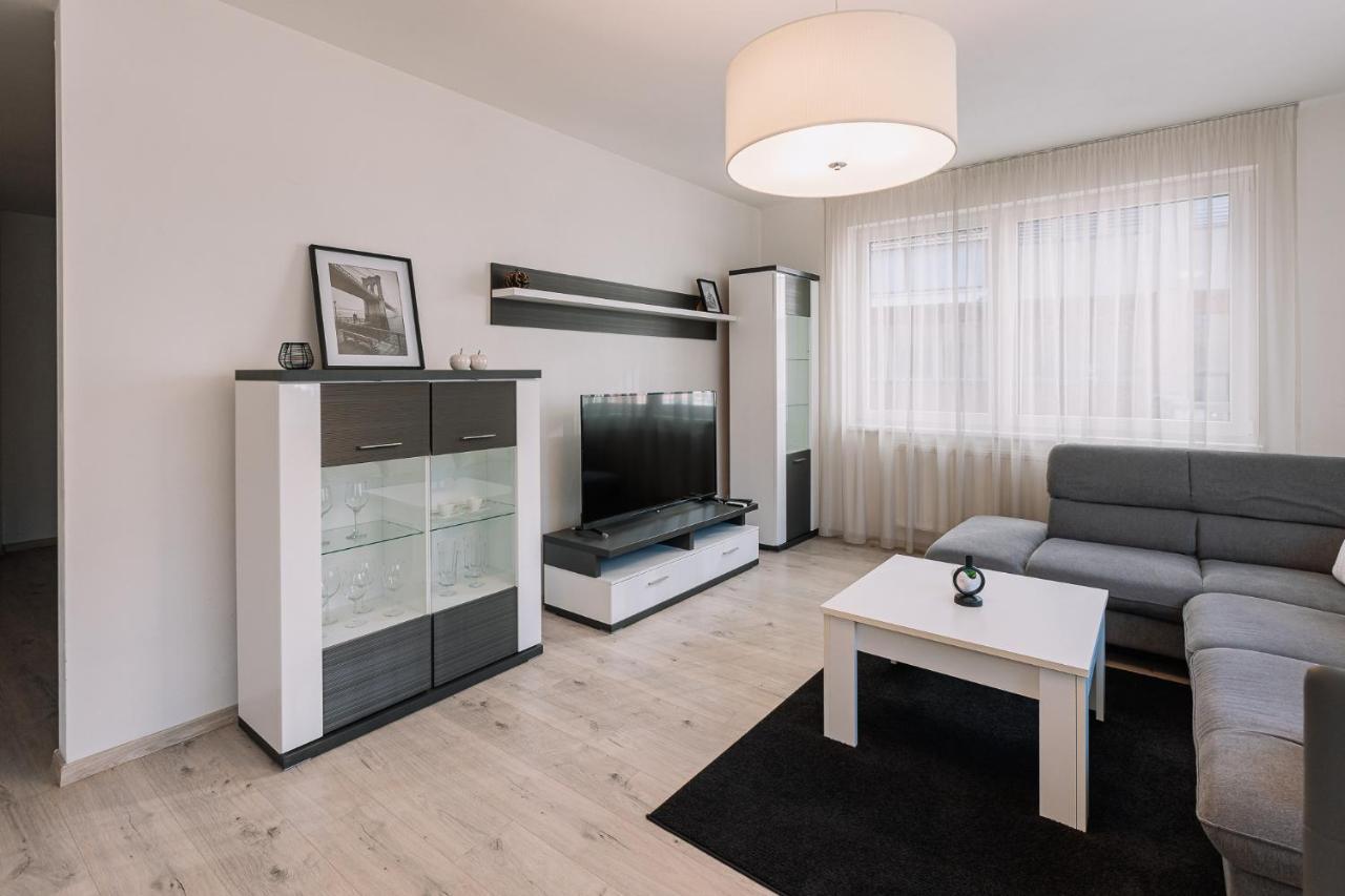 Skau 1 Old Town Family & Business Apartment Free Parking ブラチスラヴァ エクステリア 写真