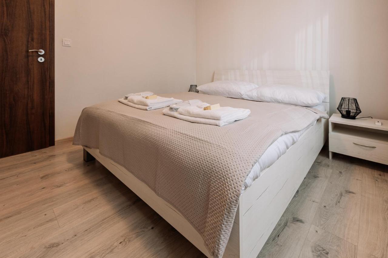Skau 1 Old Town Family & Business Apartment Free Parking ブラチスラヴァ エクステリア 写真