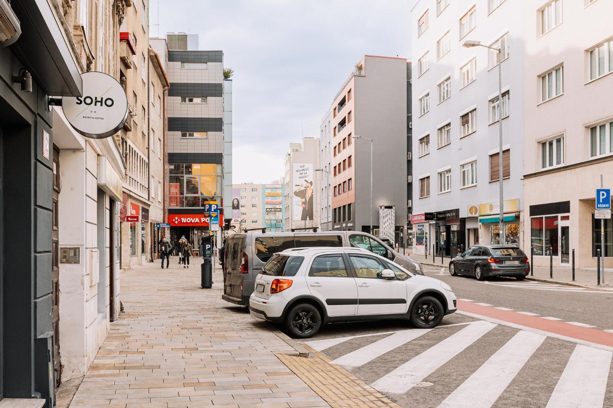 Skau 1 Old Town Family & Business Apartment Free Parking ブラチスラヴァ エクステリア 写真